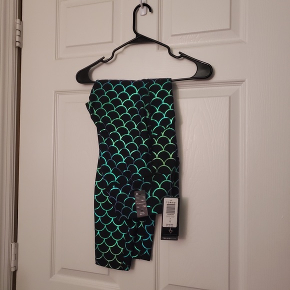 Torrid Mermaid Activewear Set - Picture 10 of 10